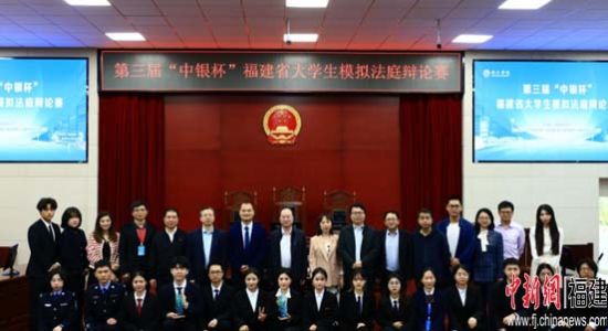 辩论赛嘉宾选手合影，威廉希尔williamhill供图